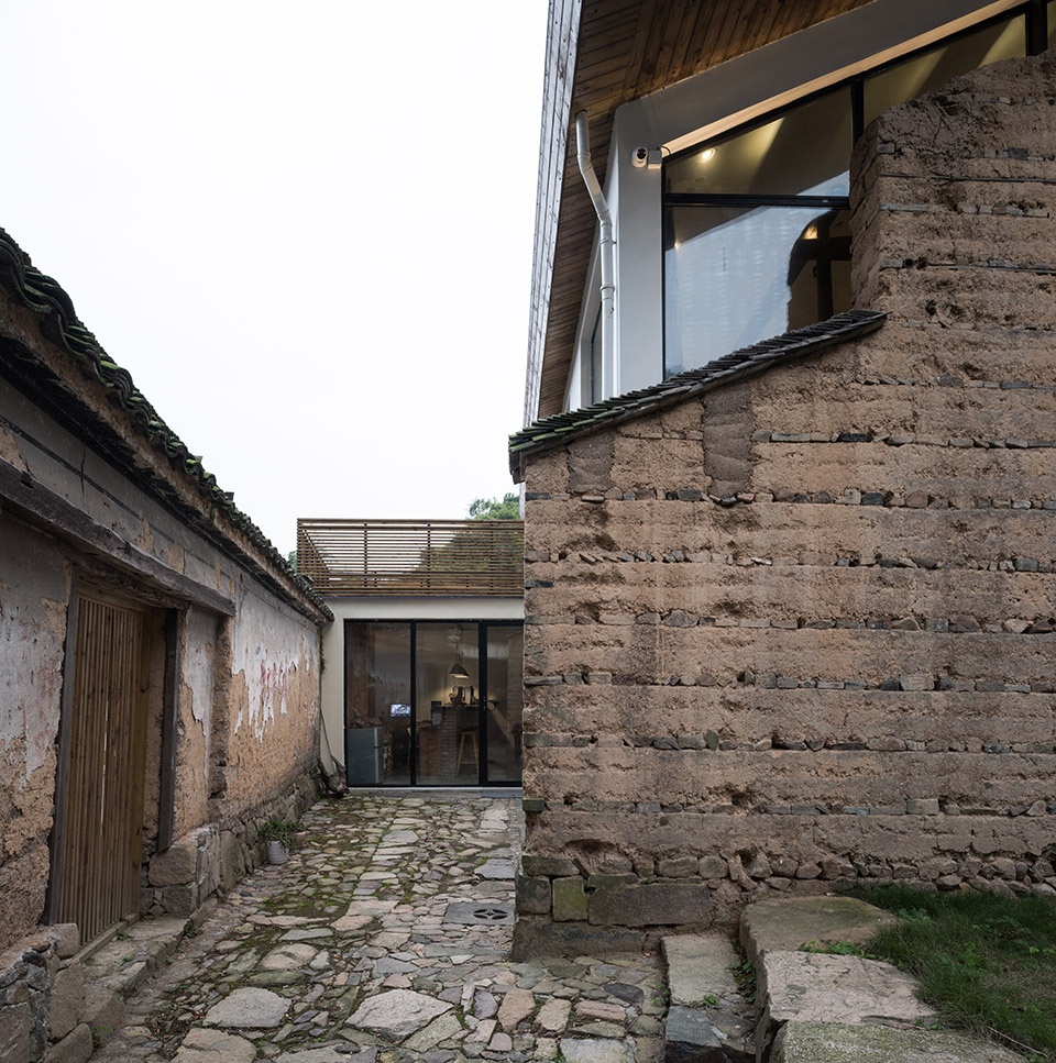 025-Half-House：Facing-a-wall-and-thinking-over-By-SU-Architects.jpg