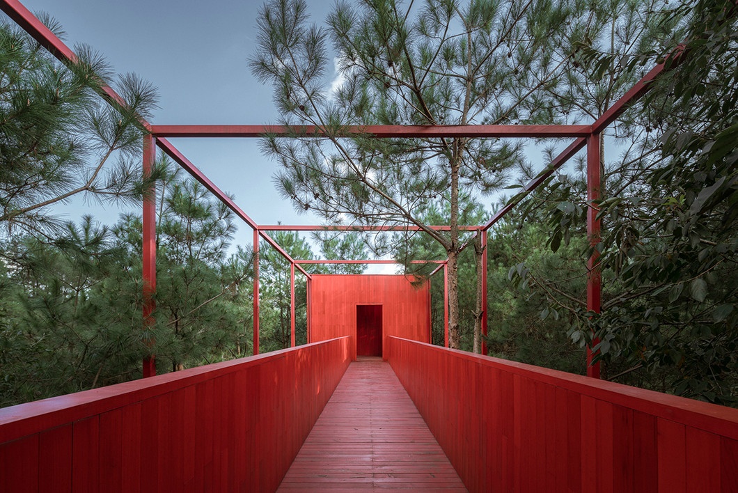 005-Longhouse-among-pine-trees-By-Wuyang-Architecture.jpg