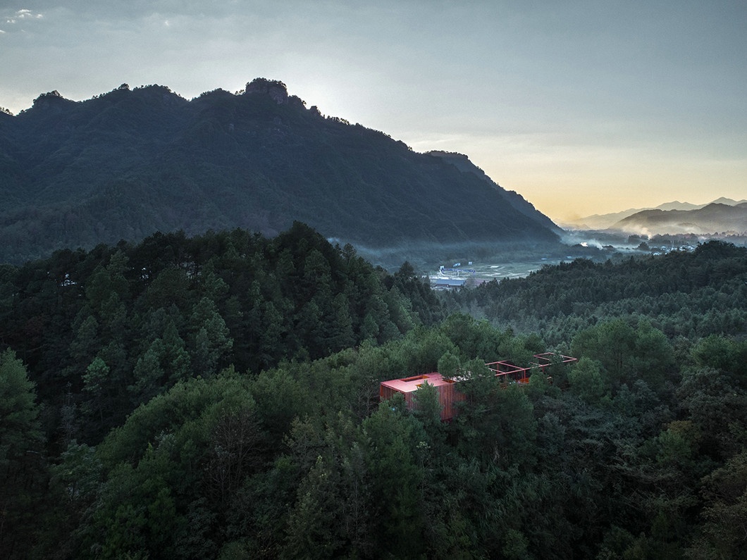 001-Longhouse-among-pine-trees-By-Wuyang-Architecture.jpg