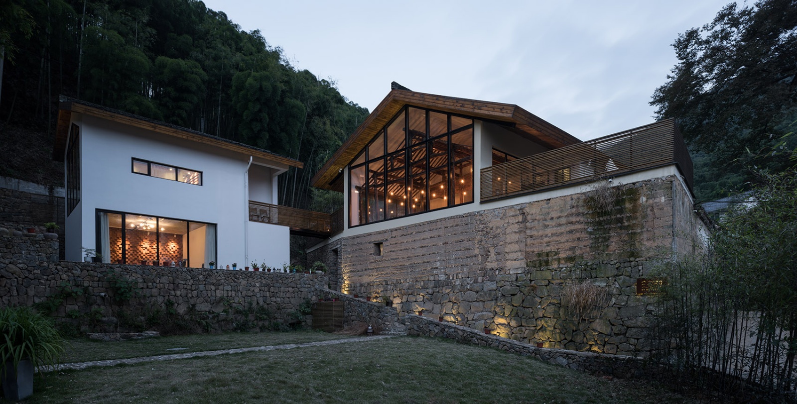 018-Half-House：Facing-a-wall-and-thinking-over-By-SU-Architects.jpg