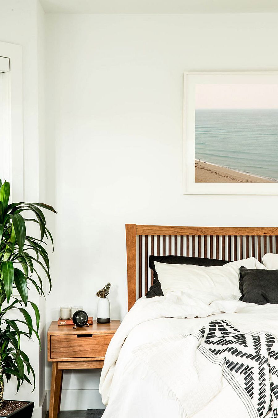 Smart-bedroom-with-a-Scandinavian-style.jpg