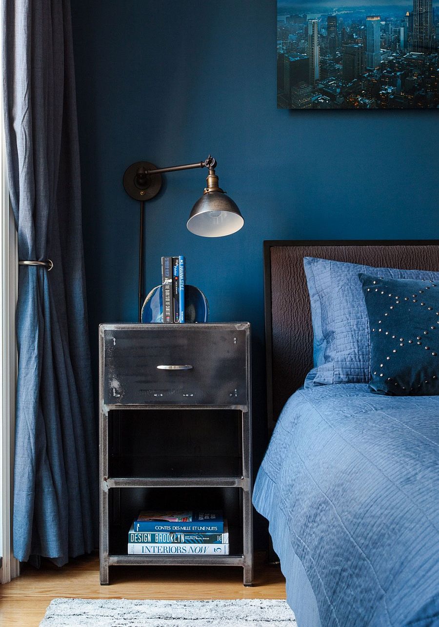 Elegant-use-of-blue-in-the-monochromatic-bedroom.jpg