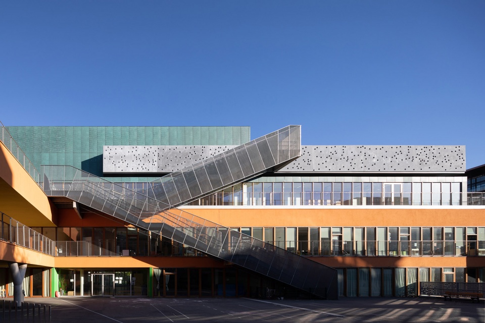 041-badinter-school-by-yoonseux-architectes-960x640.jpg